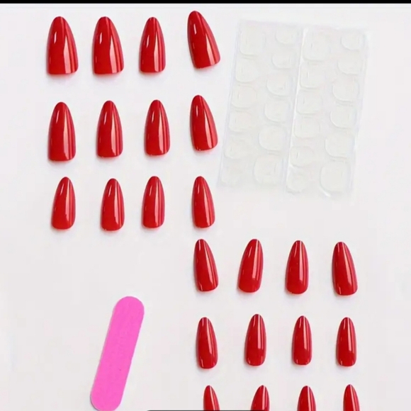 4/$30 Press on nails - Picture 2 of 2